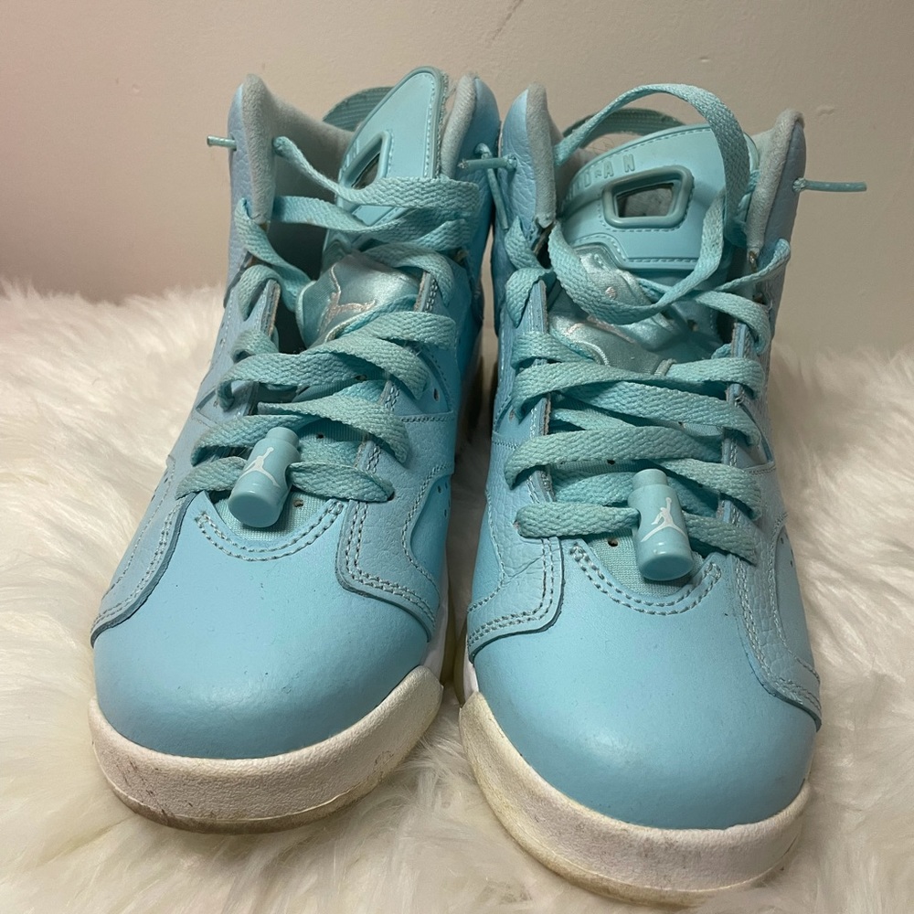 Jordan 6 Retro Pantone (2017)